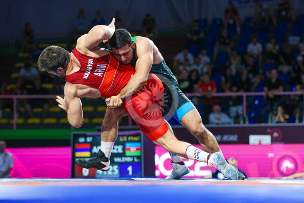 Сборная Азербайджана по греко-римской борьбе стартовала на чемпионате Европы с двумя золотыми медалями