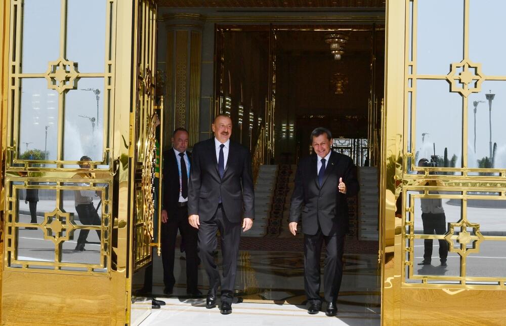 Президент Ильхам Алиев прибыл в Туркменистан