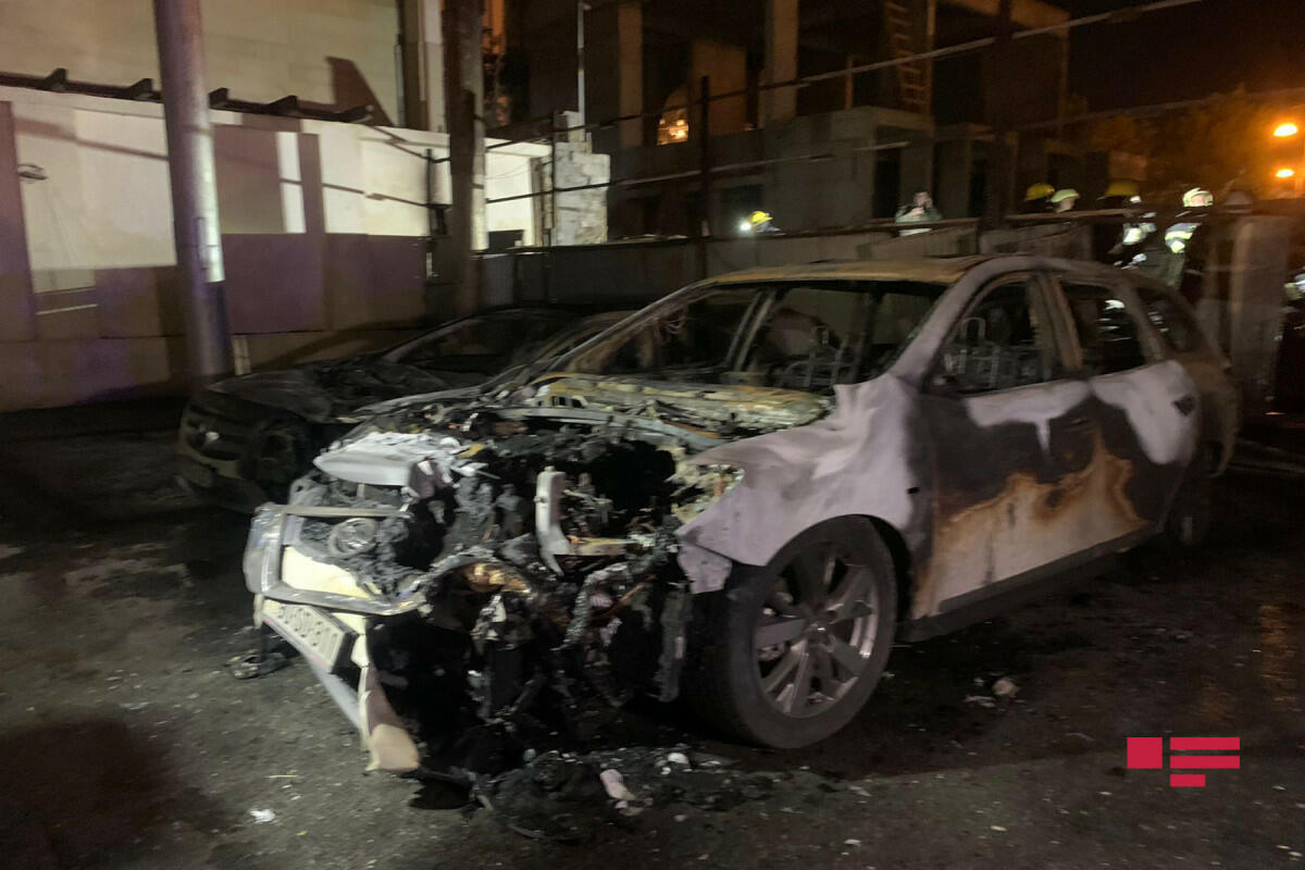 Крупный пожар в центре Баку - сгорели автомобили