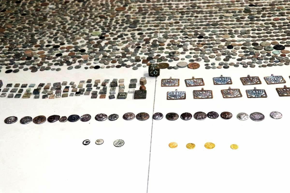 Пресечена попытка вывоза исторических предметов из Азербайджана