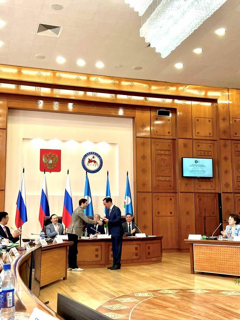 Сахиб Пашазаде удостоен золотой медали с бриллиантом от главы Якутии