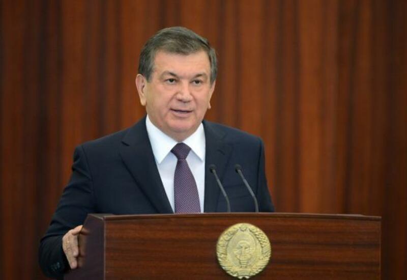Президент Узбекистана провел в Нукусе совещание и встретился с жителями