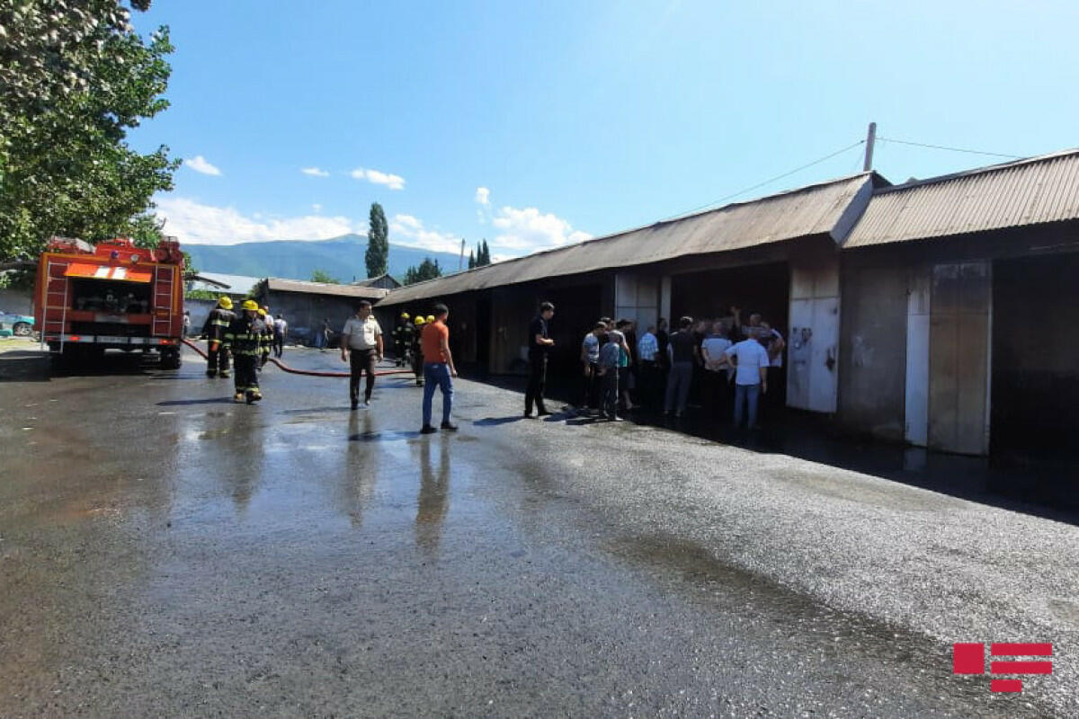 Şəkidə maşın təmiri sexləri yandı