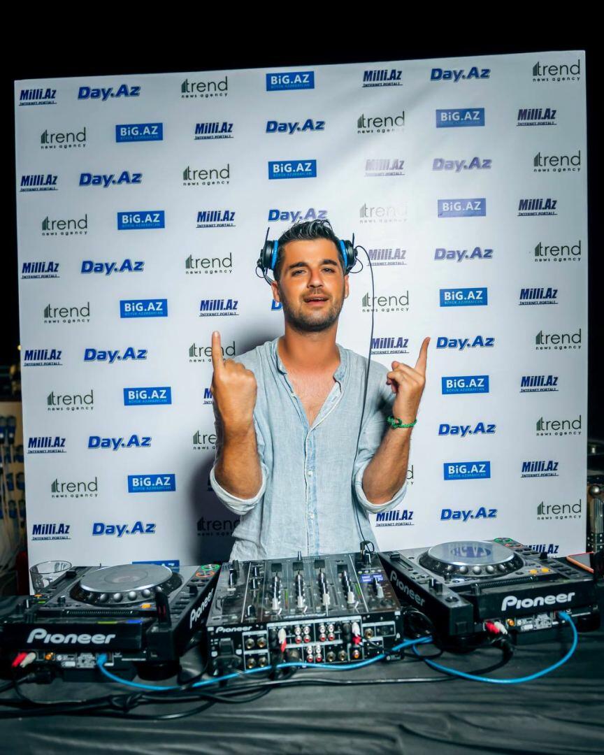 В рамках летнего фестиваля Şazeli Bahçe в Баку прошел концерт турецкой звезды Ферхата Гёчера