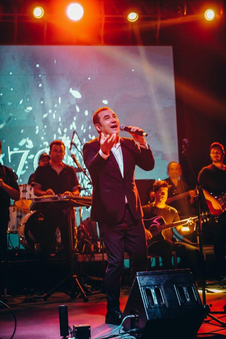 В рамках летнего фестиваля Şazeli Bahçe в Баку прошел концерт турецкой звезды Ферхата Гёчера