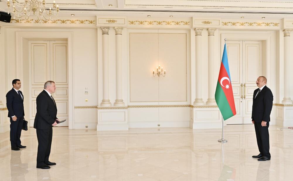 Президент Ильхам Алиев принял верительные грамоты новоназначенного посла Словакии в Азербайджане