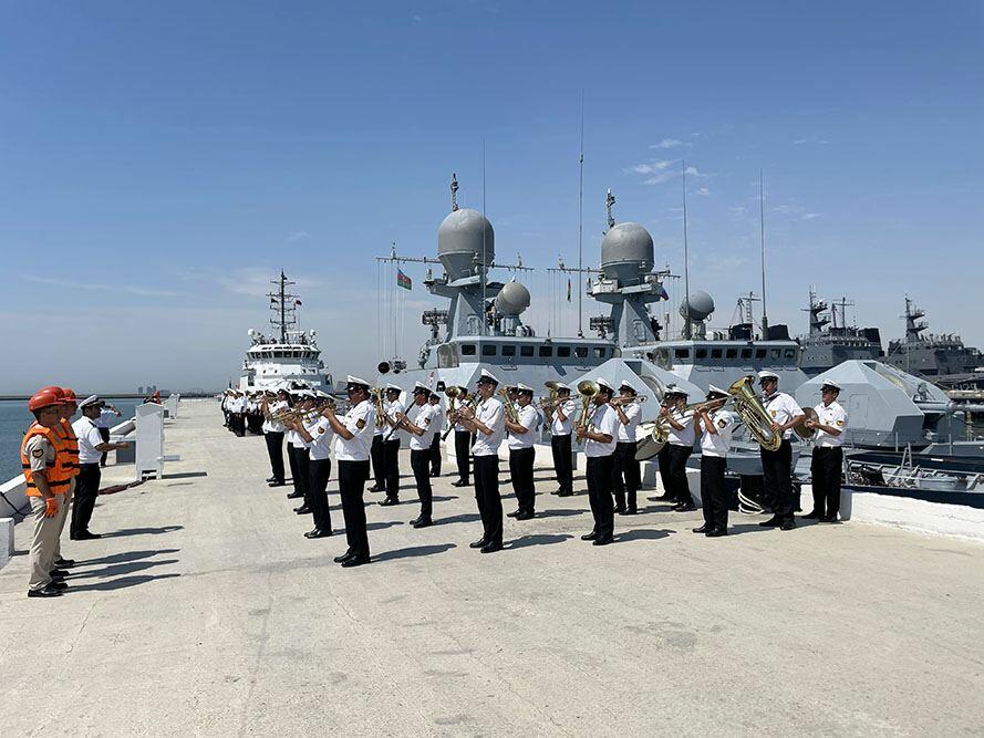 Корабли ВМС Казахстана вошли в бакинскую бухту