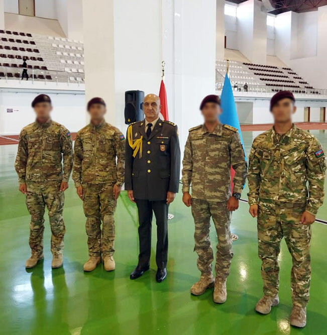 Азербайджанские военнослужащие успешно окончили курсы спецназа