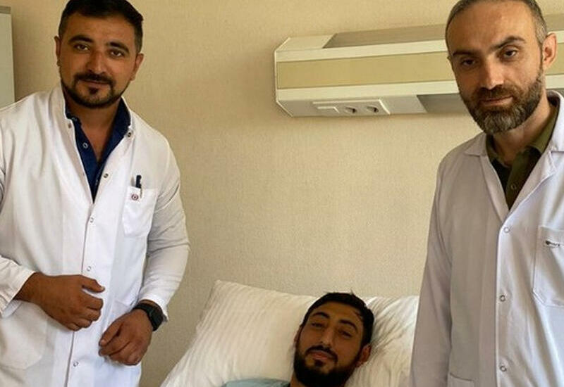 Azərbaycanda nadir ƏMƏLİYYAT: Qaziyə sinir nəql edildi, barmaqları işlədi