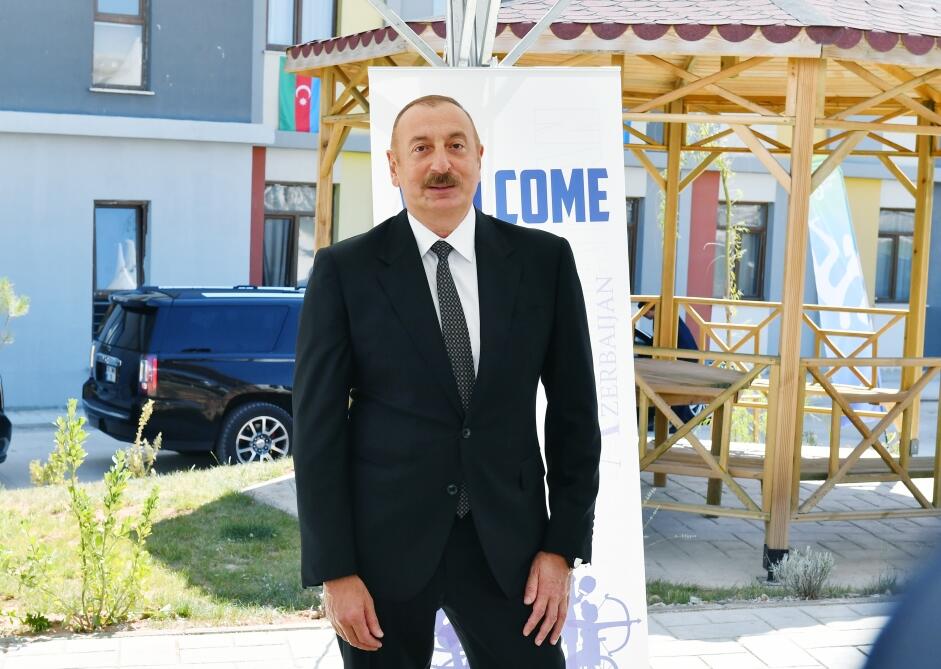 Президент Ильхам Алиев и Первая леди Мехрибан Алиева встретились со спортсменами, представляющими нашу страну на V Играх исламской солидарности в Конье
