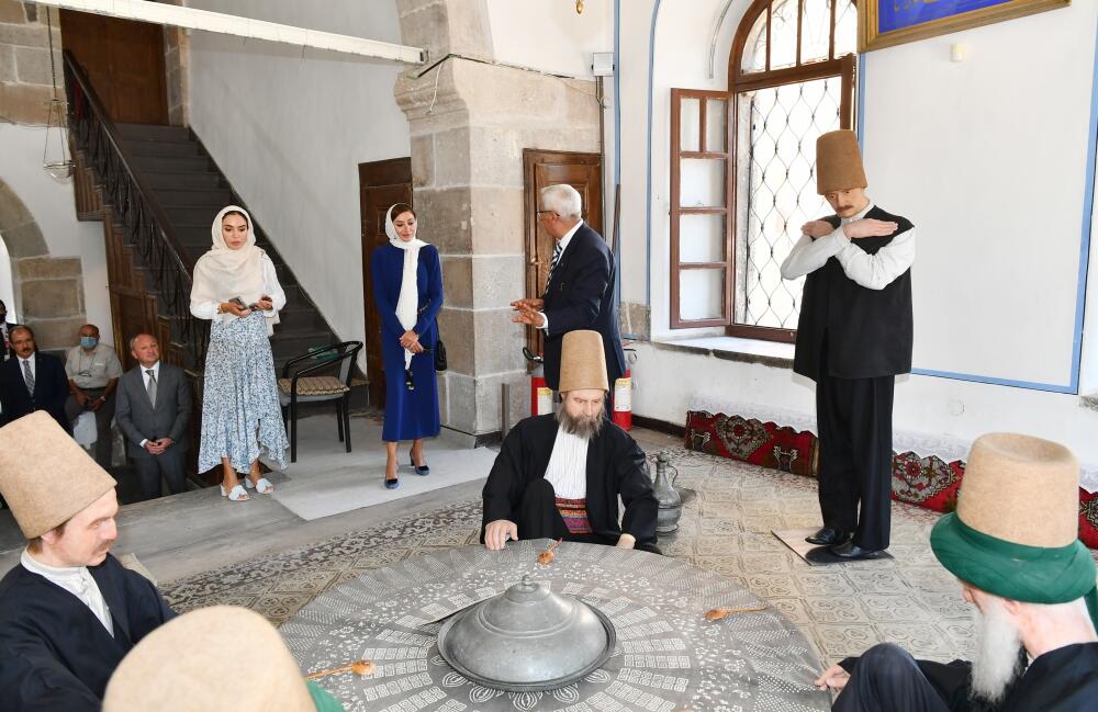 Первый вице-президент Мехрибан Алиева и вице-президент Фонда Гейдара Алиева Лейла Алиева посетили Музей Мевлана в Конье