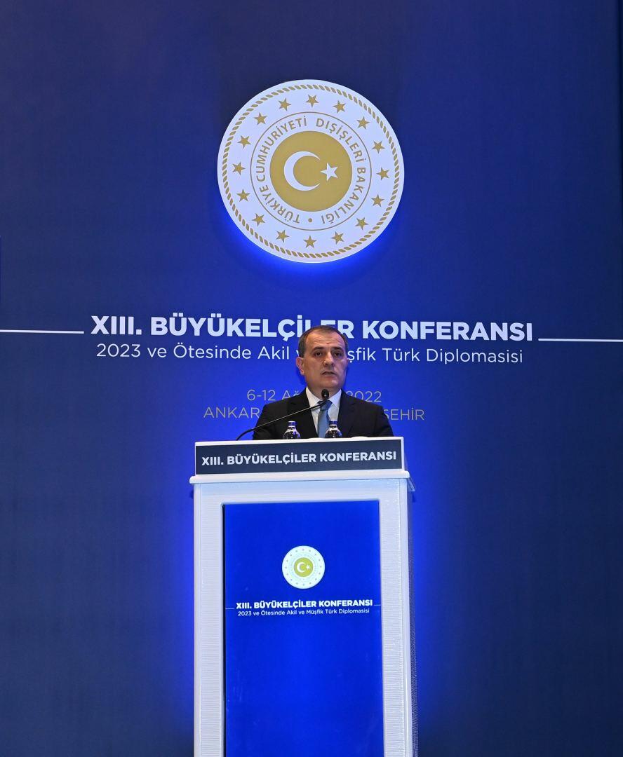 Ceyhun Bayramov Ankarada 13-cü Səfirlər konfransında çıxış edib