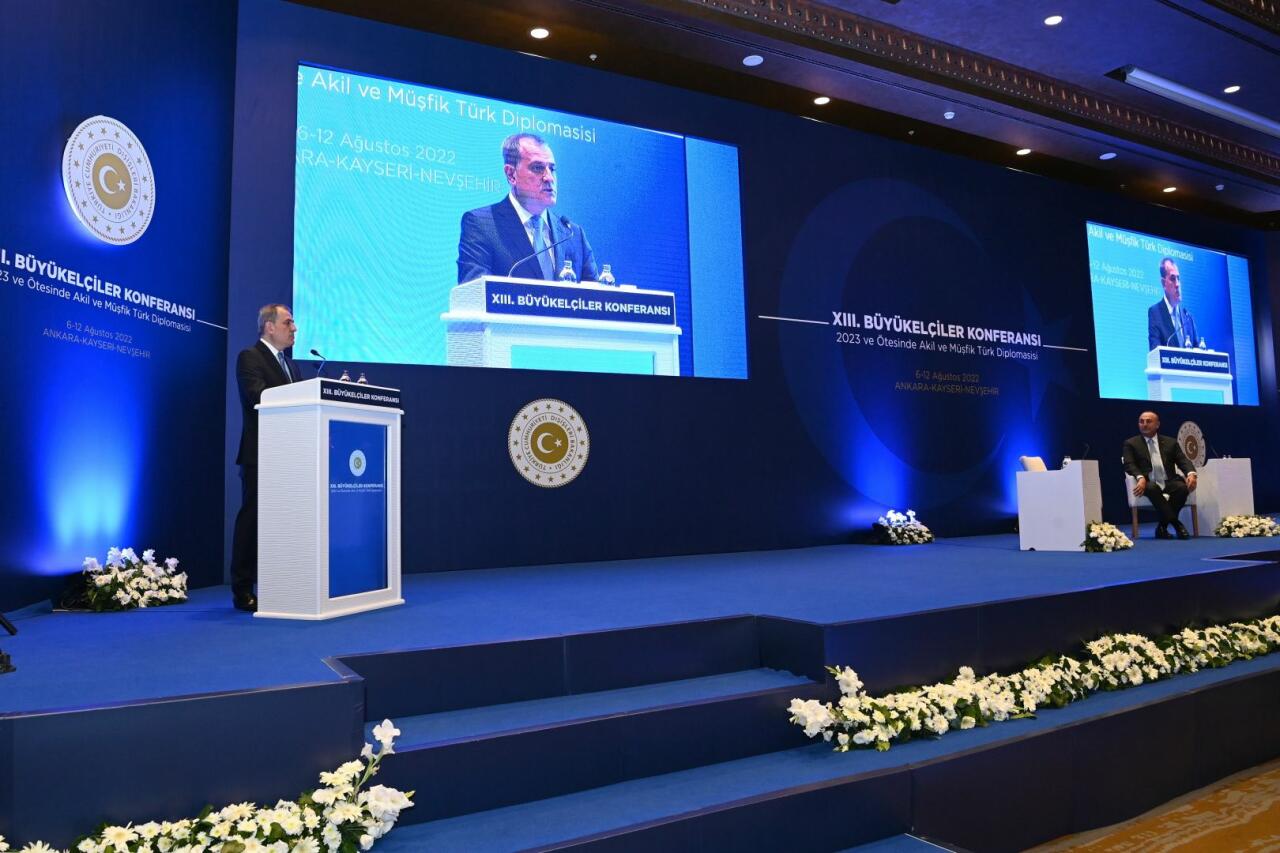 Ceyhun Bayramov Ankarada 13-cü Səfirlər konfransında çıxış edib