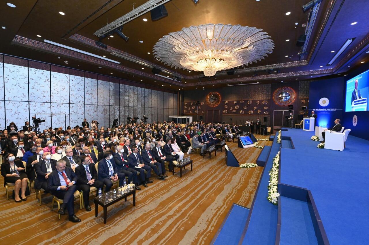 Ceyhun Bayramov Ankarada 13-cü Səfirlər konfransında çıxış edib