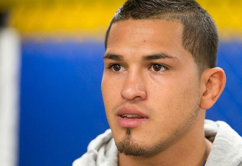 Бывший чемпион UFC Петтис сломал в поединке обе руки