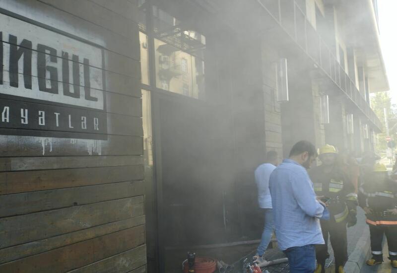 Пожар в ресторане в центре Баку