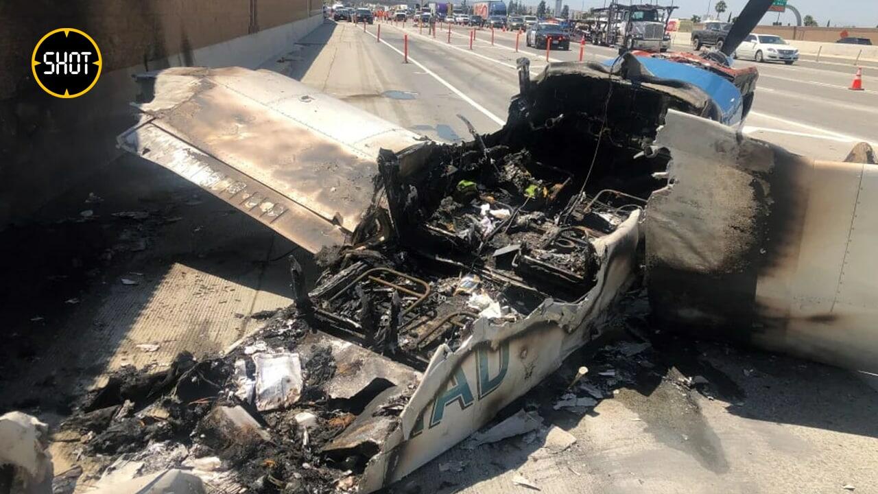 Самолет совершил аварийную посадку в Калифорнии
