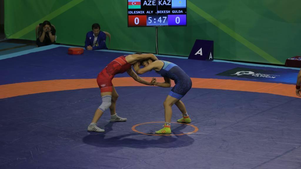 Азербайджанские спортсменки вышли в следующий этап соревнований по борьбе на Исламиаде