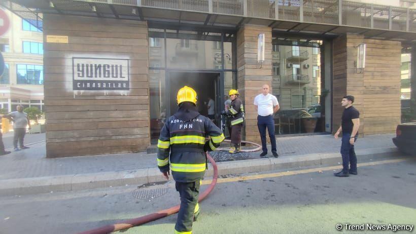 Пожар в ресторане в центре Баку