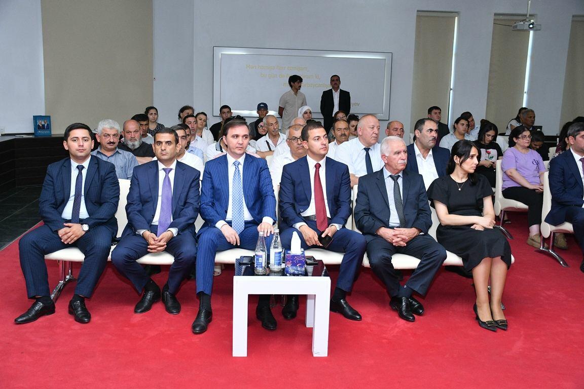 В Баку прошла встреча с народным писателем Анаром