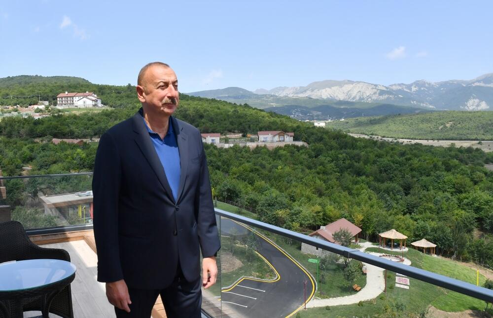 Президент Ильхам Алиев и Первая леди Мехрибан Алиева приняли участие в открытии отеля Basqal Resort & Spa в Исмаиллы