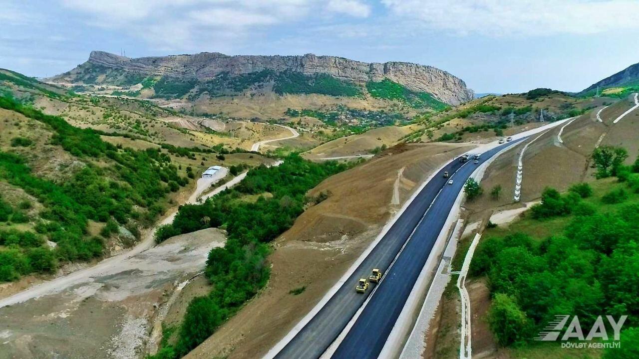 Əhmədbəyli-Füzuli-Şuşa avtomobil yolunun tikintisi sürətlə davam etdirilir