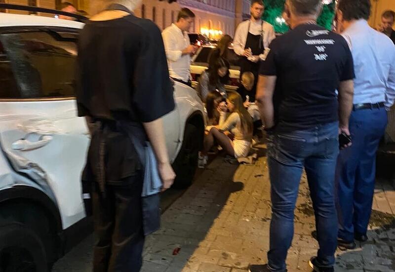 В Петербурге испуганная салютом лошадь чуть не затоптала людей