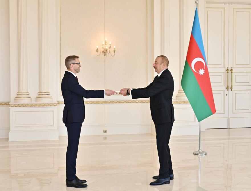 Prezident İlham Əliyev İsveçin Azərbaycanda yeni təyin olunan səfirinin etimadnaməsini qəbul edib