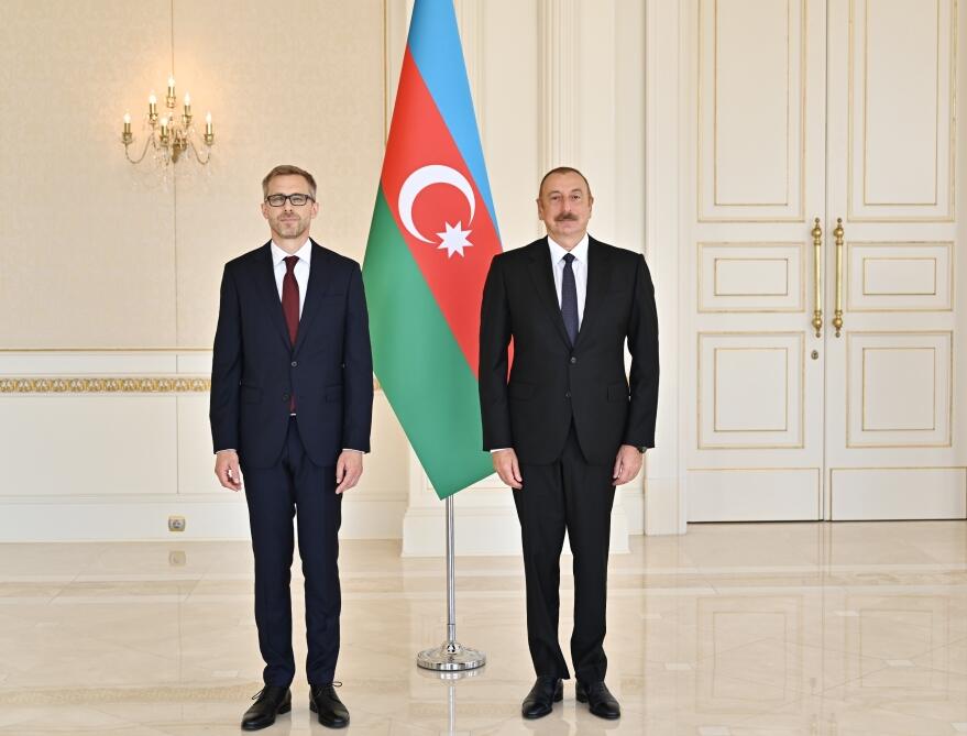 Prezident İlham Əliyev İsveçin Azərbaycanda yeni təyin olunan səfirinin etimadnaməsini qəbul edib