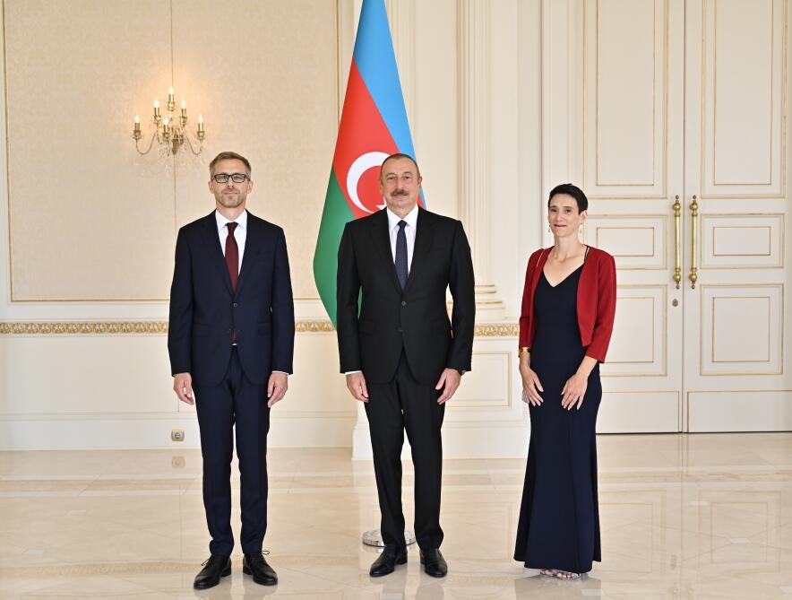 Prezident İlham Əliyev İsveçin Azərbaycanda yeni təyin olunan səfirinin etimadnaməsini qəbul edib