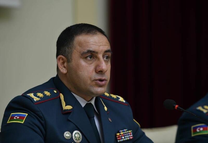 На пропускном пункте в направлении Эйвазлы есть движение