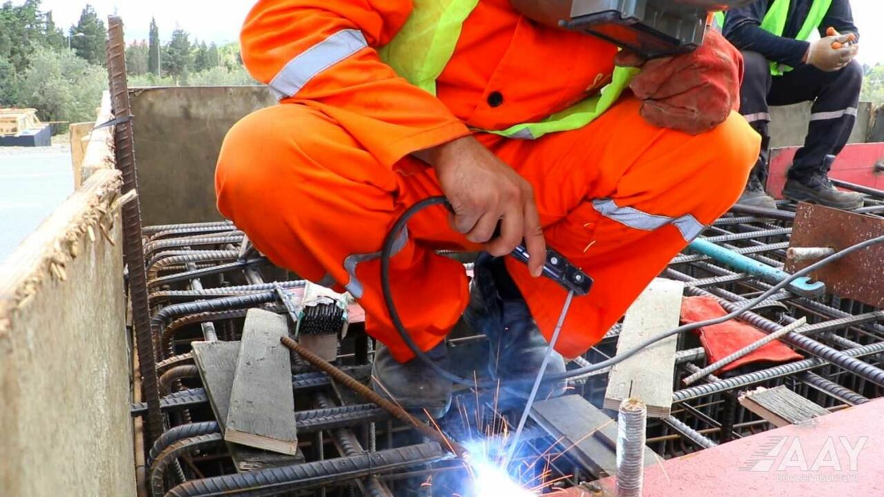 На магистрали Баку-Алят-Газах-Грузия строится пешеходный переход