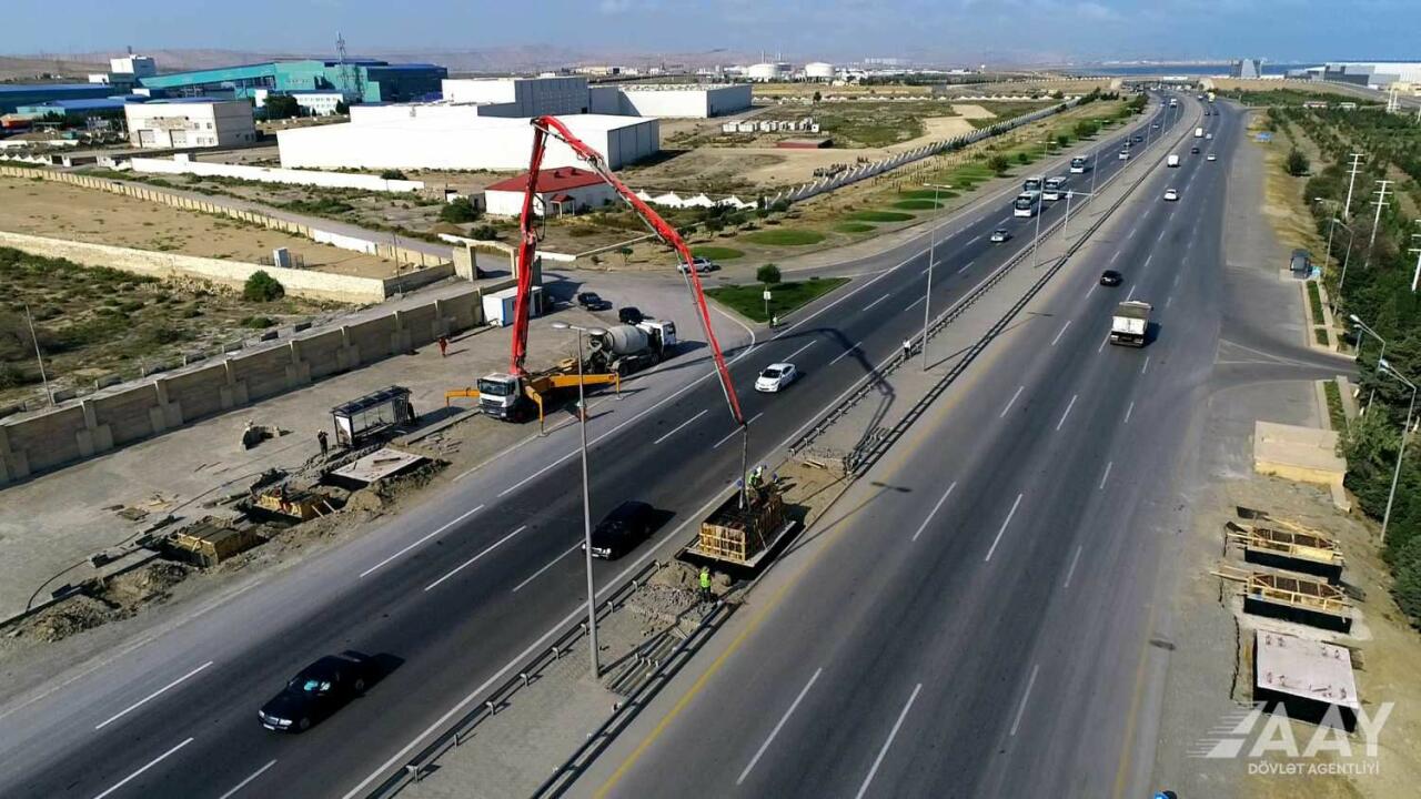 На магистрали Баку-Алят-Газах-Грузия строится пешеходный переход