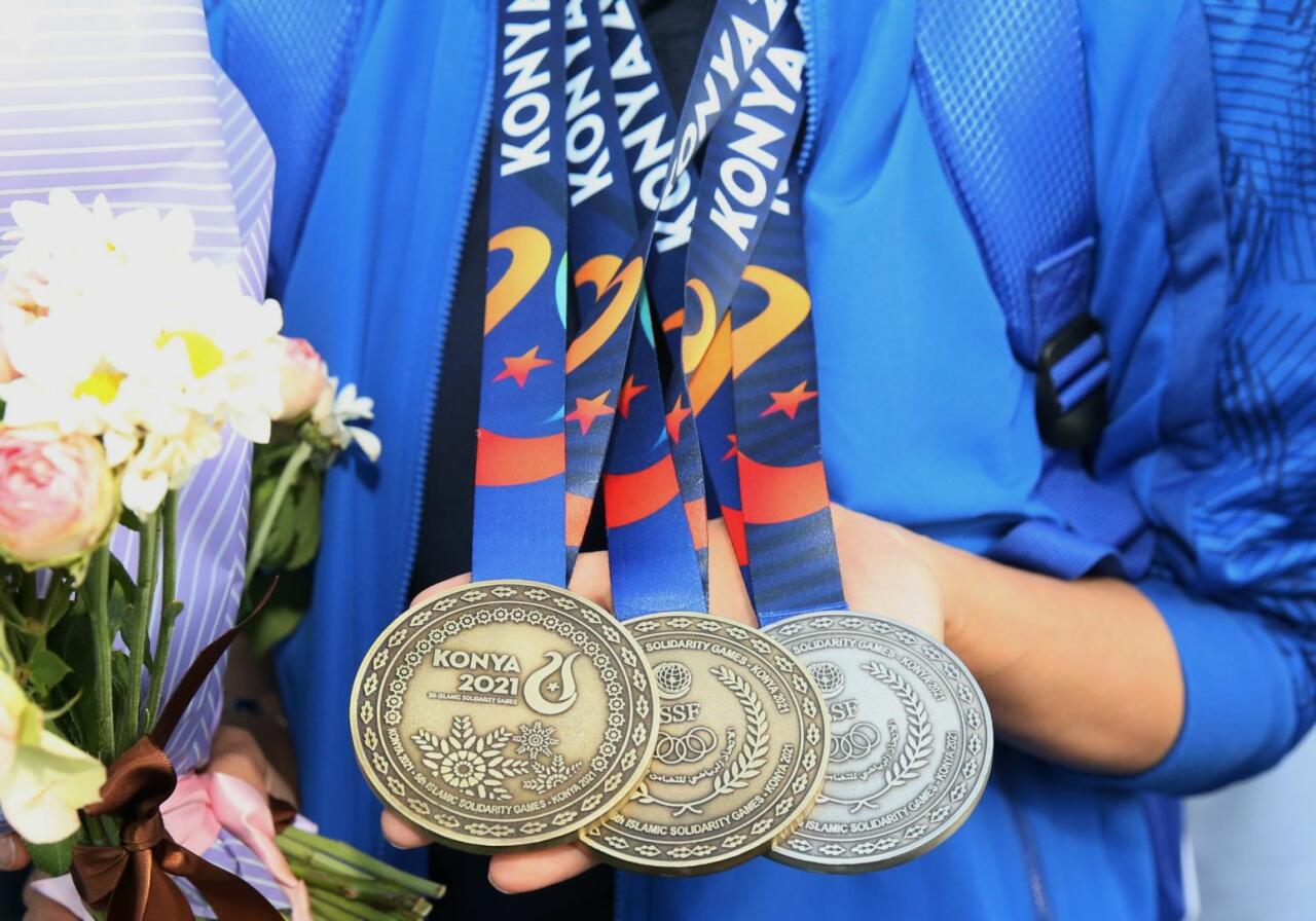 Gimnastlarımız İslamiadadan vətənə medallarla qayıdıblar