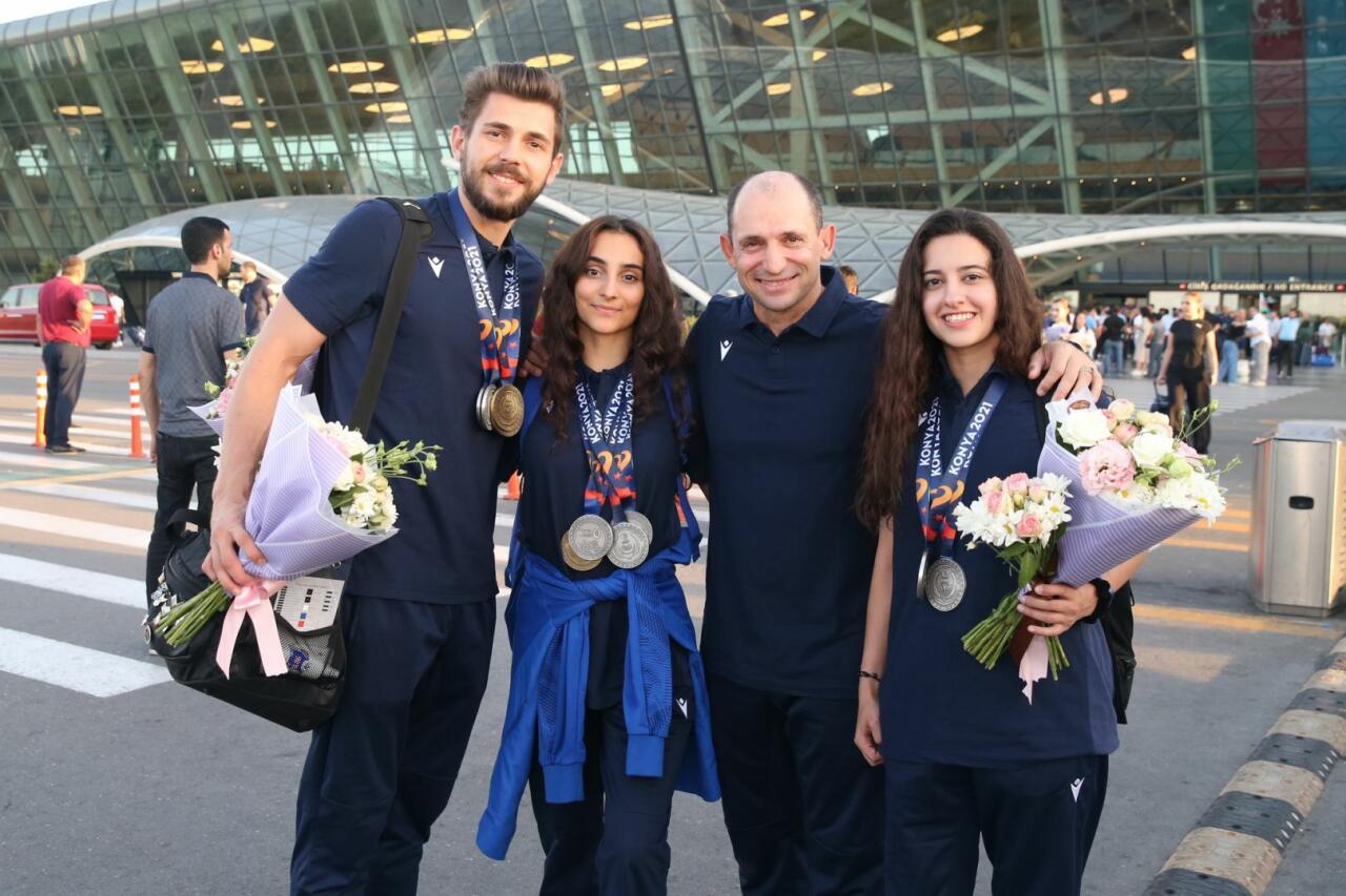 Gimnastlarımız İslamiadadan vətənə medallarla qayıdıblar