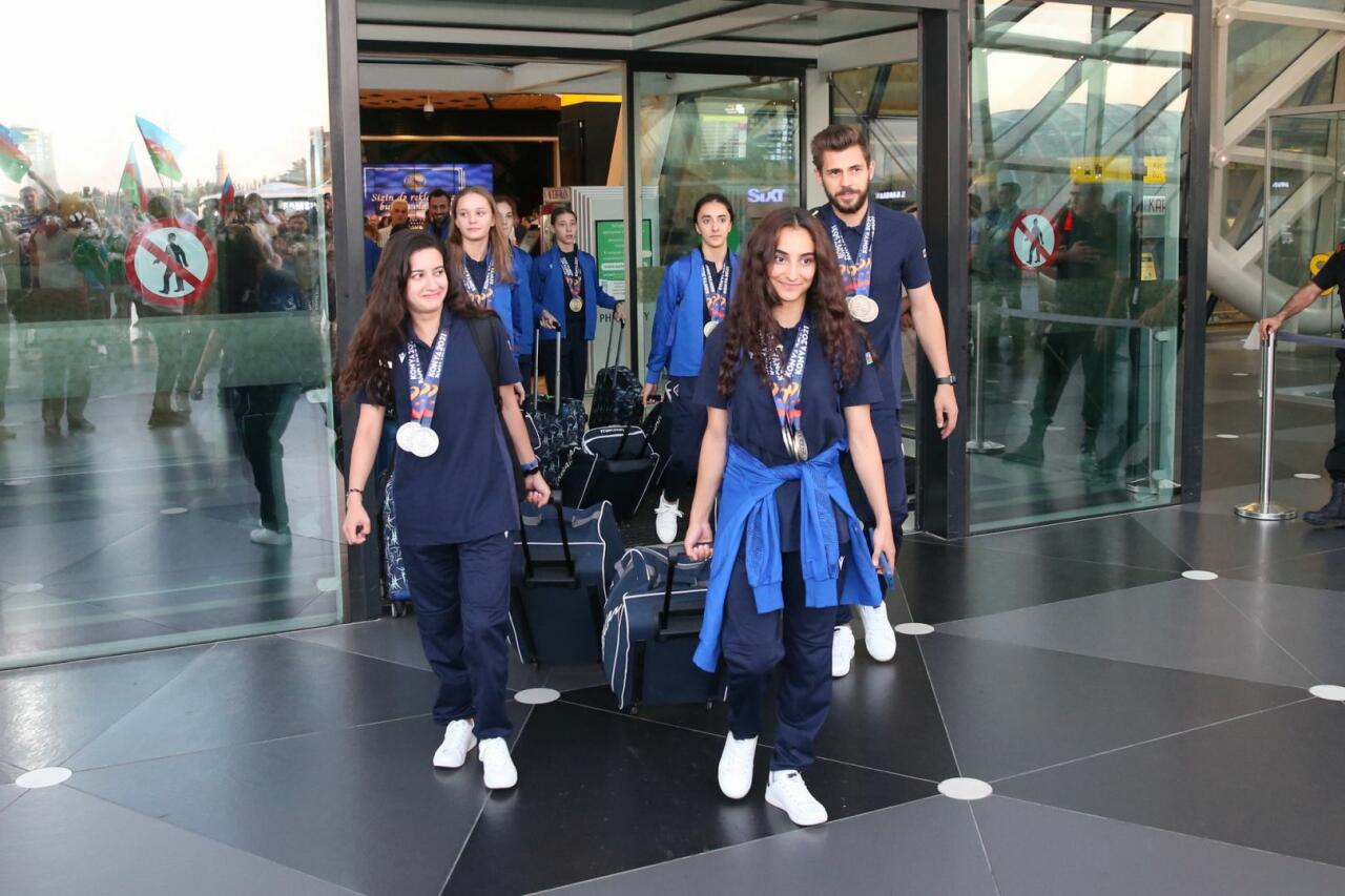Gimnastlarımız İslamiadadan vətənə medallarla qayıdıblar