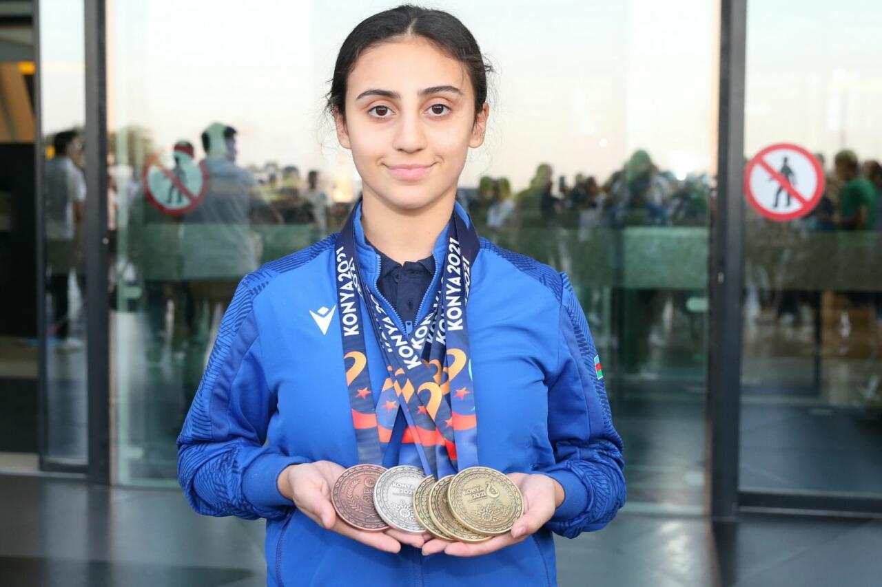 Gimnastlarımız İslamiadadan vətənə medallarla qayıdıblar