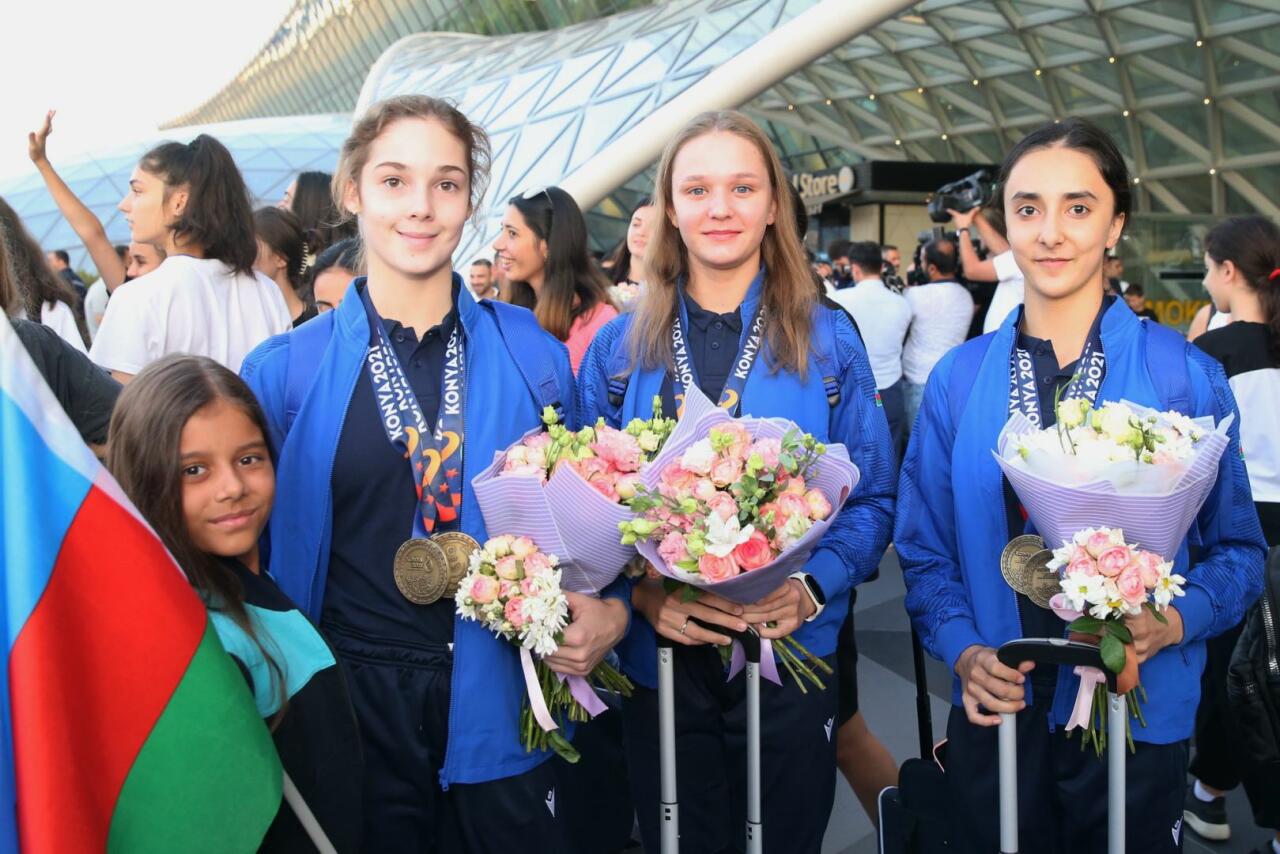 Gimnastlarımız İslamiadadan vətənə medallarla qayıdıblar