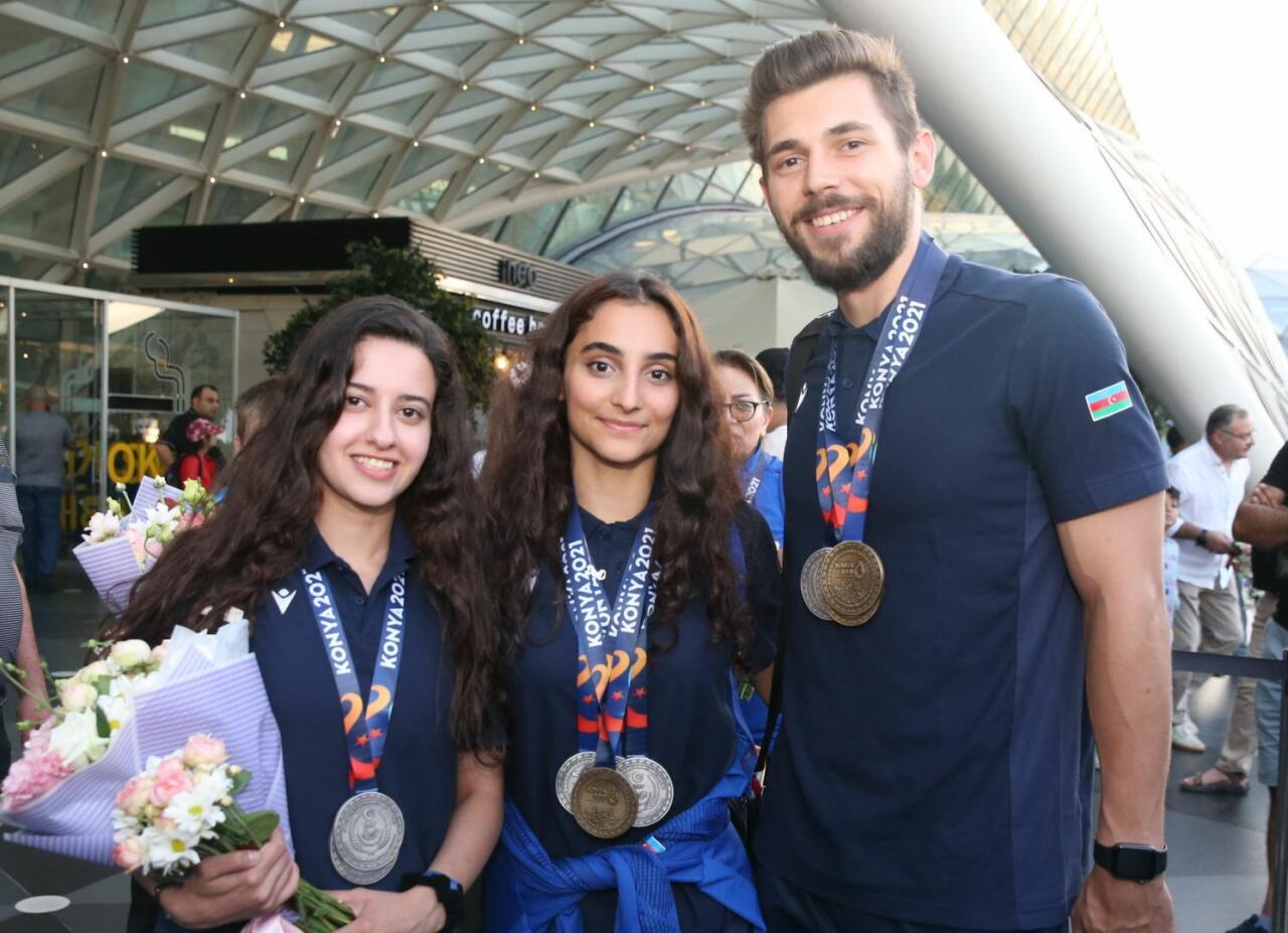 Gimnastlarımız İslamiadadan vətənə medallarla qayıdıblar