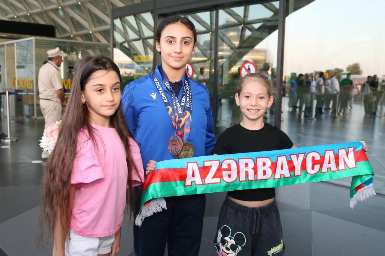 Gimnastlarımız İslamiadadan vətənə medallarla qayıdıblar