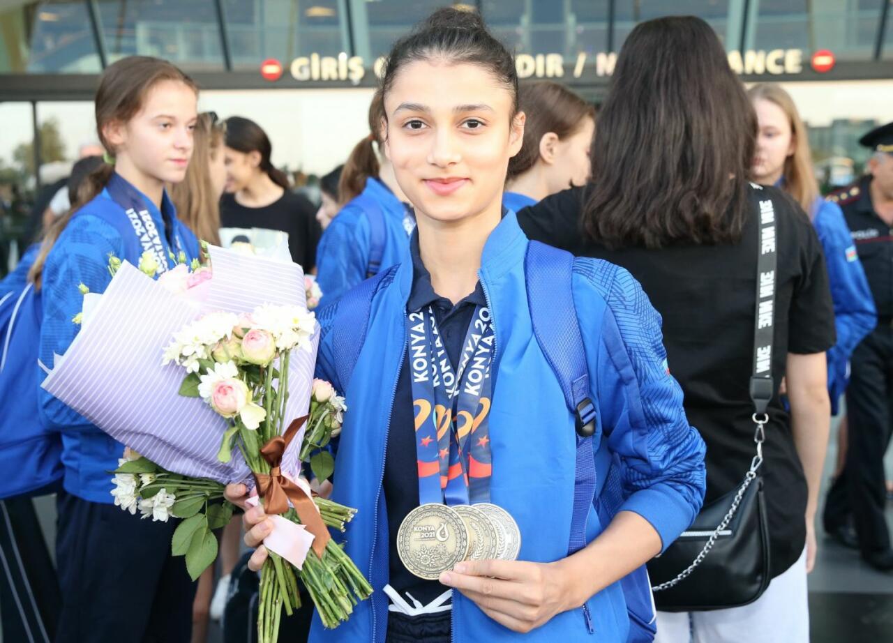 Gimnastlarımız İslamiadadan vətənə medallarla qayıdıblar