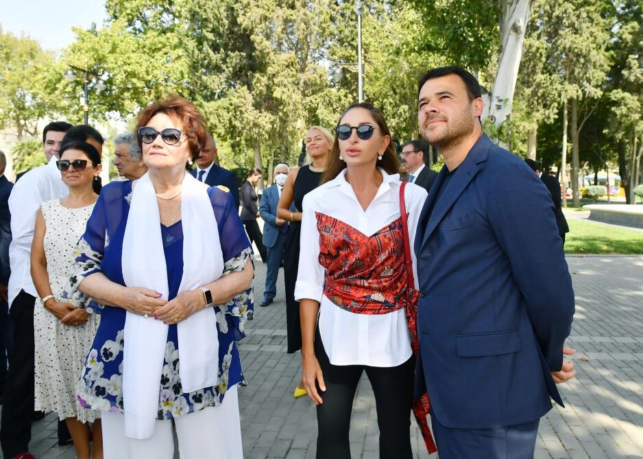 Prezident İlham Əliyev və Birinci xanım Mehriban Əliyeva mədəniyyət və incəsənət xadimləri ilə söhbət ediblər