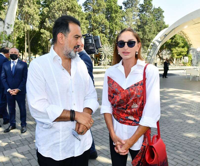 Prezident İlham Əliyev və Birinci xanım Mehriban Əliyeva mədəniyyət və incəsənət xadimləri ilə söhbət ediblər