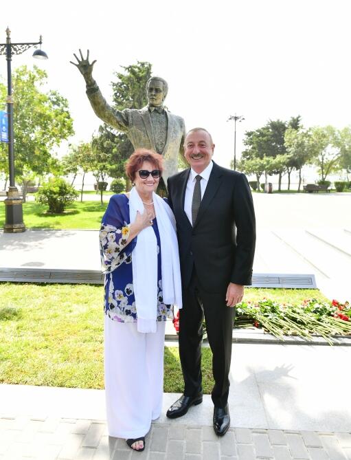 Prezident İlham Əliyev və Birinci xanım Mehriban Əliyeva mədəniyyət və incəsənət xadimləri ilə söhbət ediblər