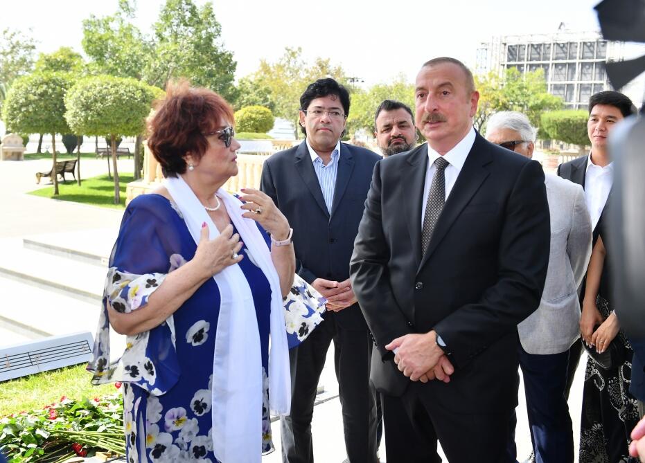 Prezident İlham Əliyev və Birinci xanım Mehriban Əliyeva mədəniyyət və incəsənət xadimləri ilə söhbət ediblər