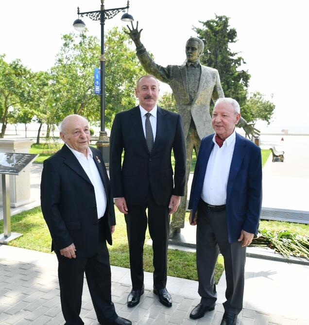 Prezident İlham Əliyev və Birinci xanım Mehriban Əliyeva mədəniyyət və incəsənət xadimləri ilə söhbət ediblər