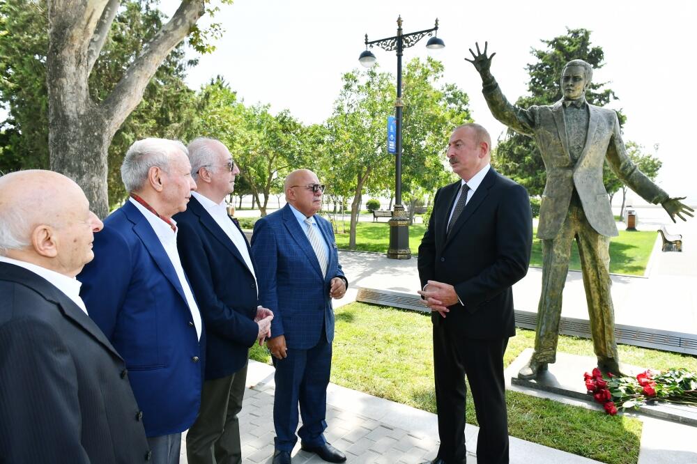 Prezident İlham Əliyev və Birinci xanım Mehriban Əliyeva mədəniyyət və incəsənət xadimləri ilə söhbət ediblər
