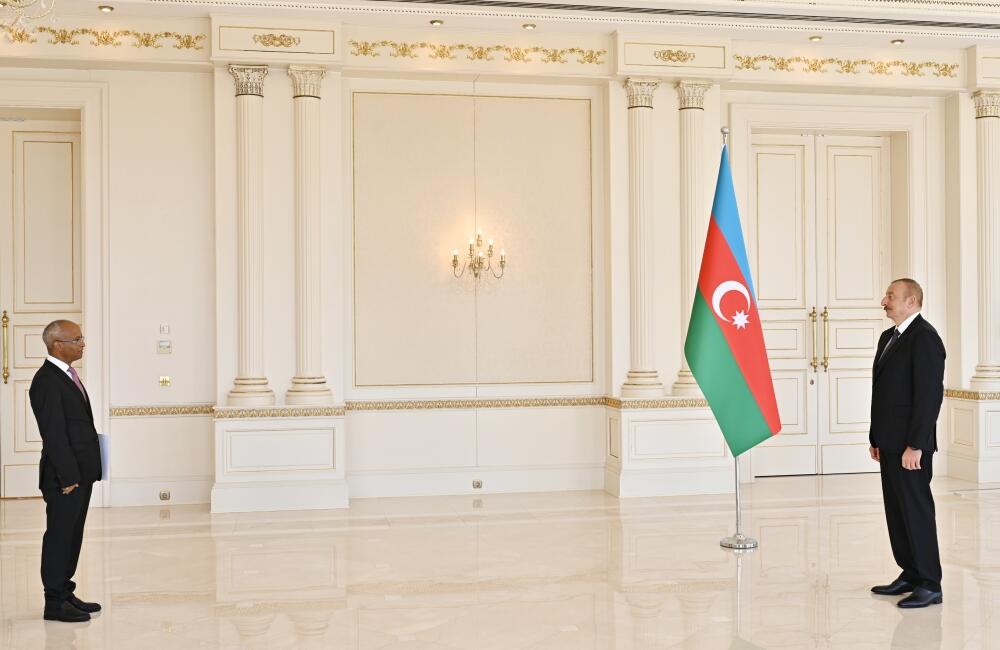 Президент Ильхам Алиев принял верительные грамоты новоназначенного посла Эфиопии