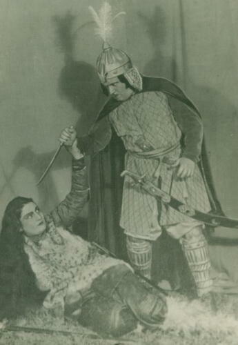 Üzeyir bəy onun sözüylə operanı dəyişdi, can verən həmkarının başı üstündə oxudu