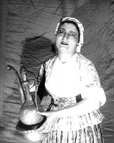 Üzeyir bəy onun sözüylə operanı dəyişdi, can verən həmkarının başı üstündə oxudu